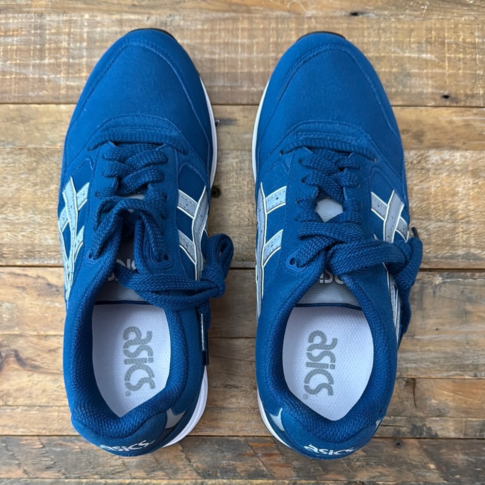 Brand new women’s ASICS Sportstyle Gel Saga size 7